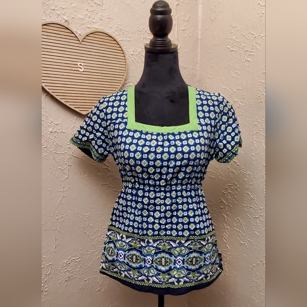 Small koi scrub top